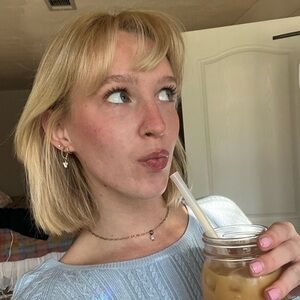 Meet your Posher, Rebekah